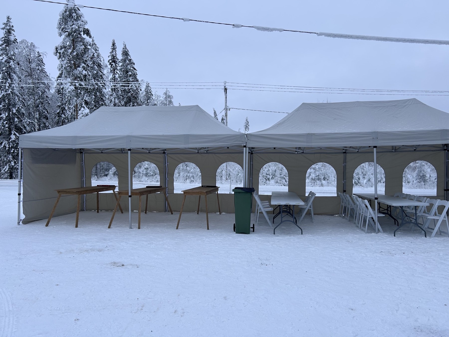 Sirkkamäen kyläyhdistyksen vuokrattava iso pop up -teltta